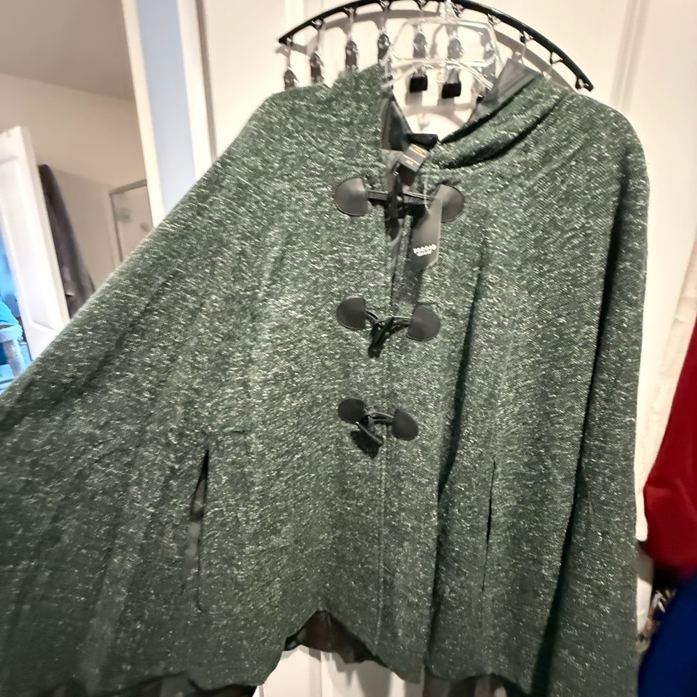 Outlander Torrid Dark Green Hooded Cape with Toggle Closures